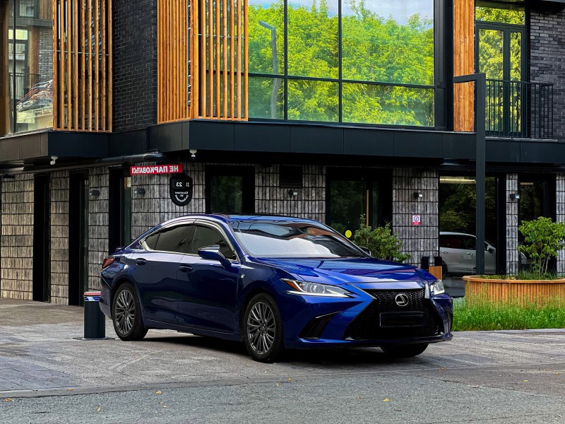 Lexus ES
