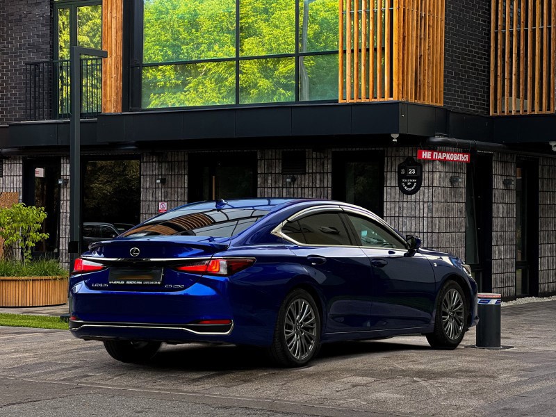 Lexus ES